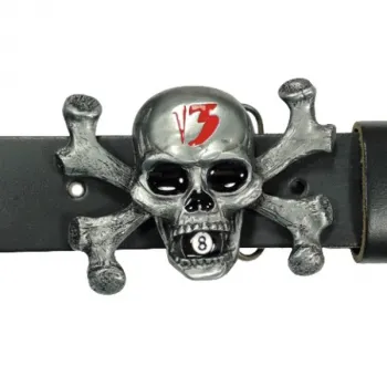Gürtelschnalle Totenkopf + schwarze 8 Billardkugel im Maul + rote 13 am Gürtel