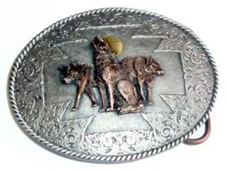 Gürtelschnalle Drei Wölfe + Ornament