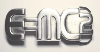Gürtelschnalle E = mc 2