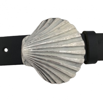 Preview: Design Gürtelschnalle Muschel groß silber creme von Umjubelt - Design Gürtelschnalle Muschel groß silber creme von Umjubelt - am Gürtel