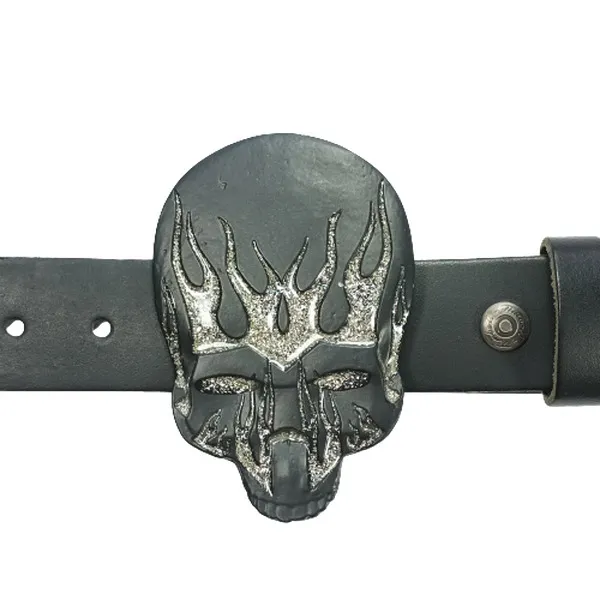 Belt Buckle Skull with silver flames mit Gürtel